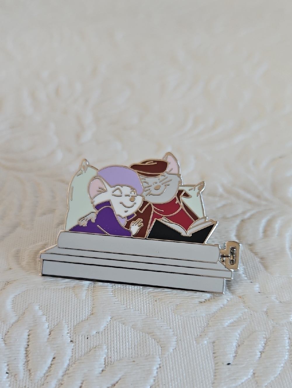 Disney Sweet Dreams Bernard and Miss Bianca Pin